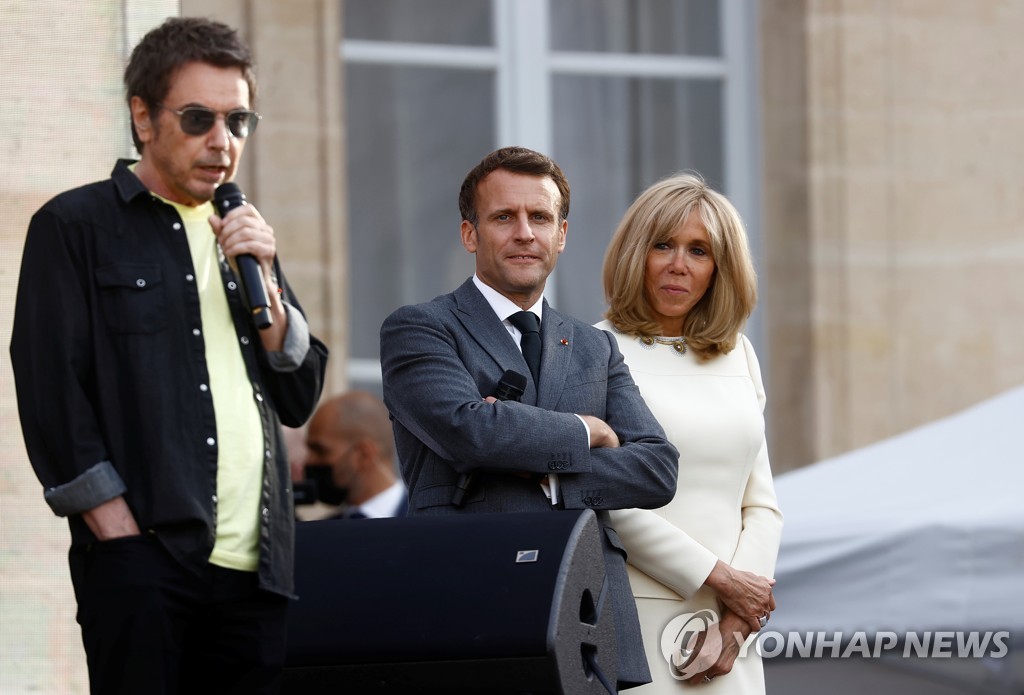 FRANCE-MUSIC/MACRON
