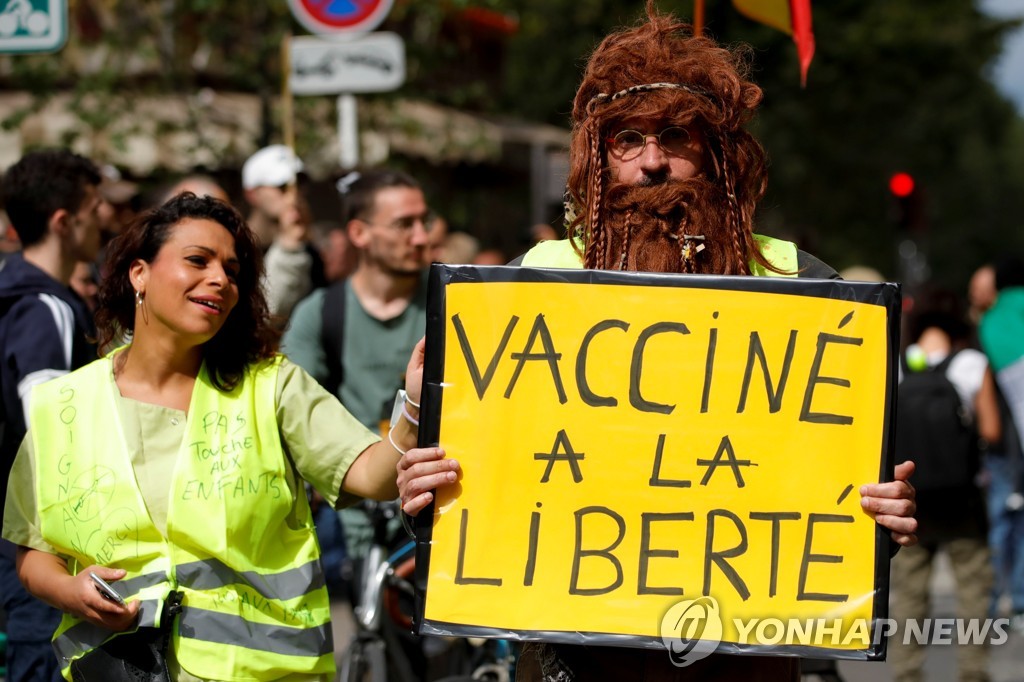 HEALTH-CORONAVIRUS/FRANCE-PROTEST