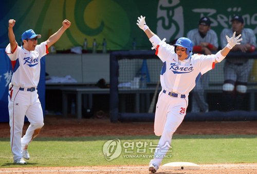 2008 베이징올림픽 준결승전에서 역전 홈런 치고 기뻐하는 이승엽