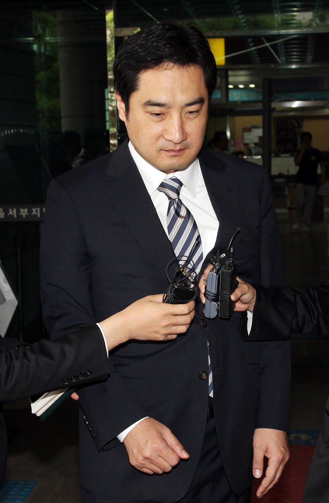 여대생 성희롱 발언 파문을 일으킨 무소속 강용석 의원(자료사진)