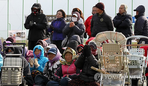 연평포격 1주기 행사 노인동원 논란