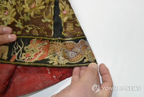 4개 발톱 가진 용 무늬