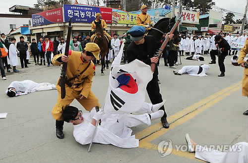 만세운동 강제진압 재연(연합뉴스 자료사진)