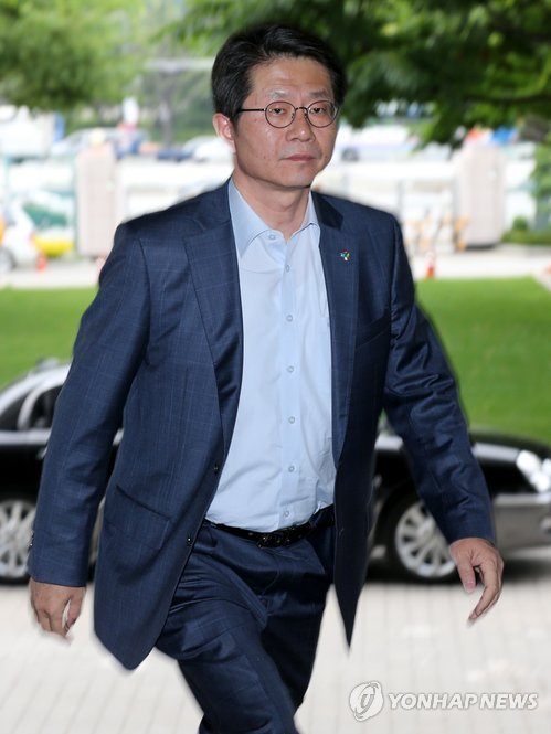 통일부 장관 출근