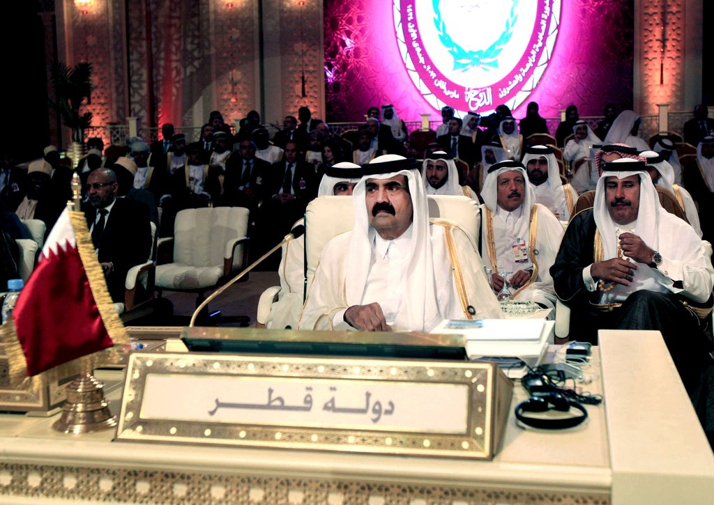 카타르 국왕, 아들에 권력 이양