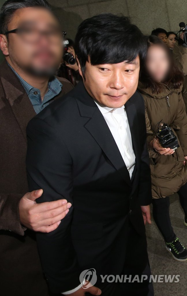 불법도박혐의, 첫 공판 참석한 이수근