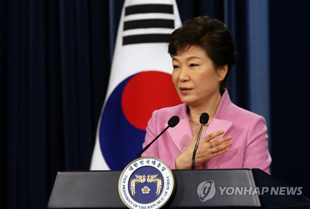 답변하는 박 대통령