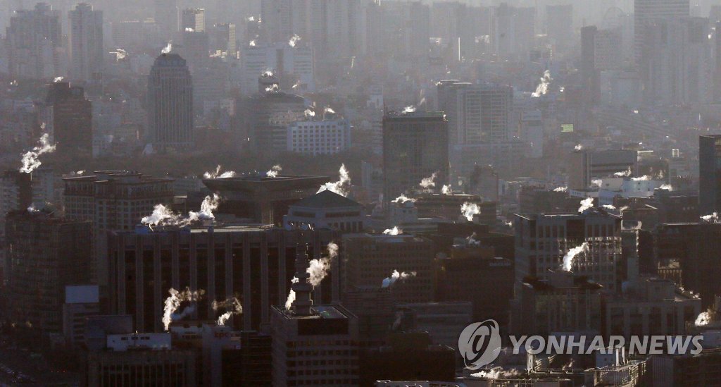 서울 시내 빌딩들에서 난방 수증기가 피어오르고 있다. (연합뉴스 자료사진)