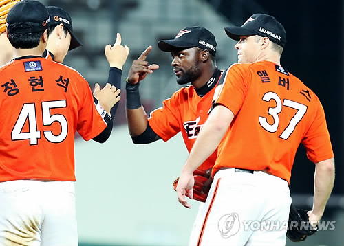 앨버스와 2014시즌 한화 선수들