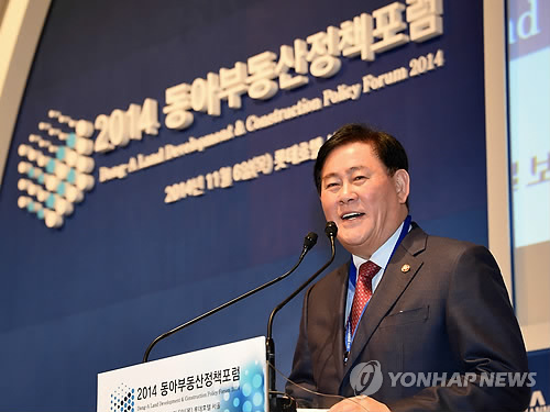 기조연설 하는 최경환 부총리