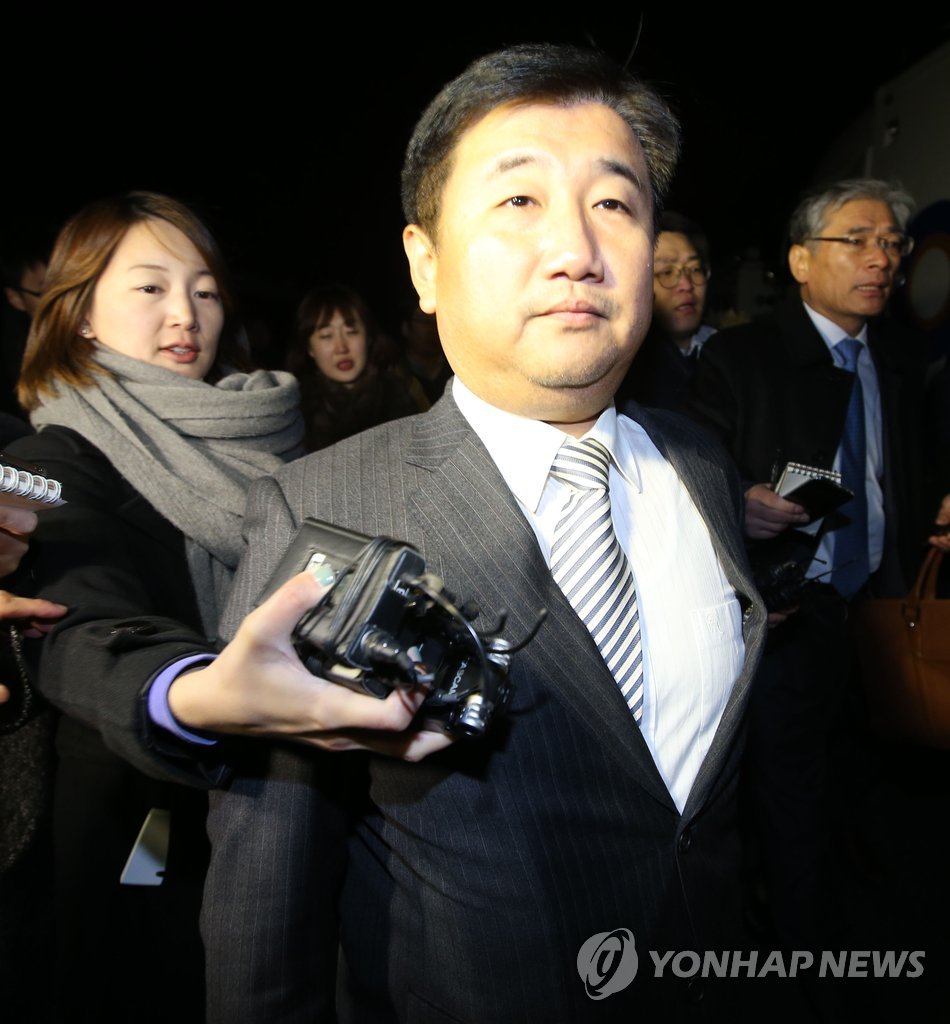 검찰, '靑문건 반출' 박관천 경정 전격 체포