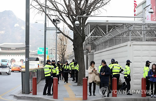 미국대사관에 경찰 추가투입