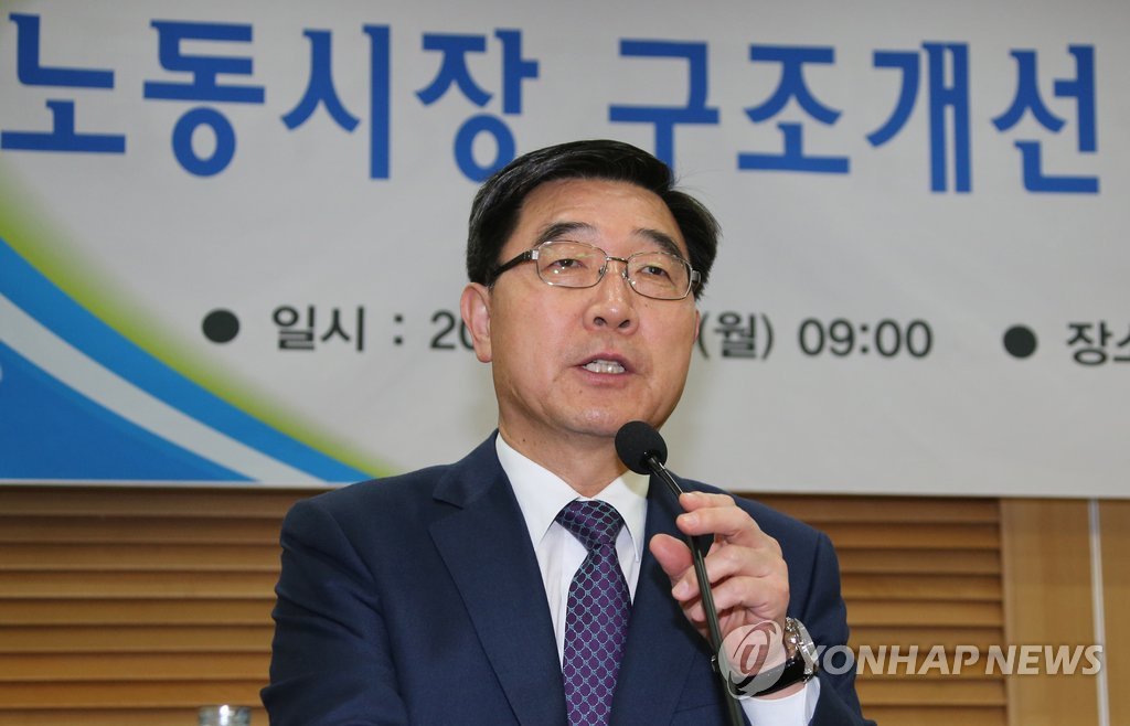 이기권 고용노동부 장관(연합뉴스 자료사진)