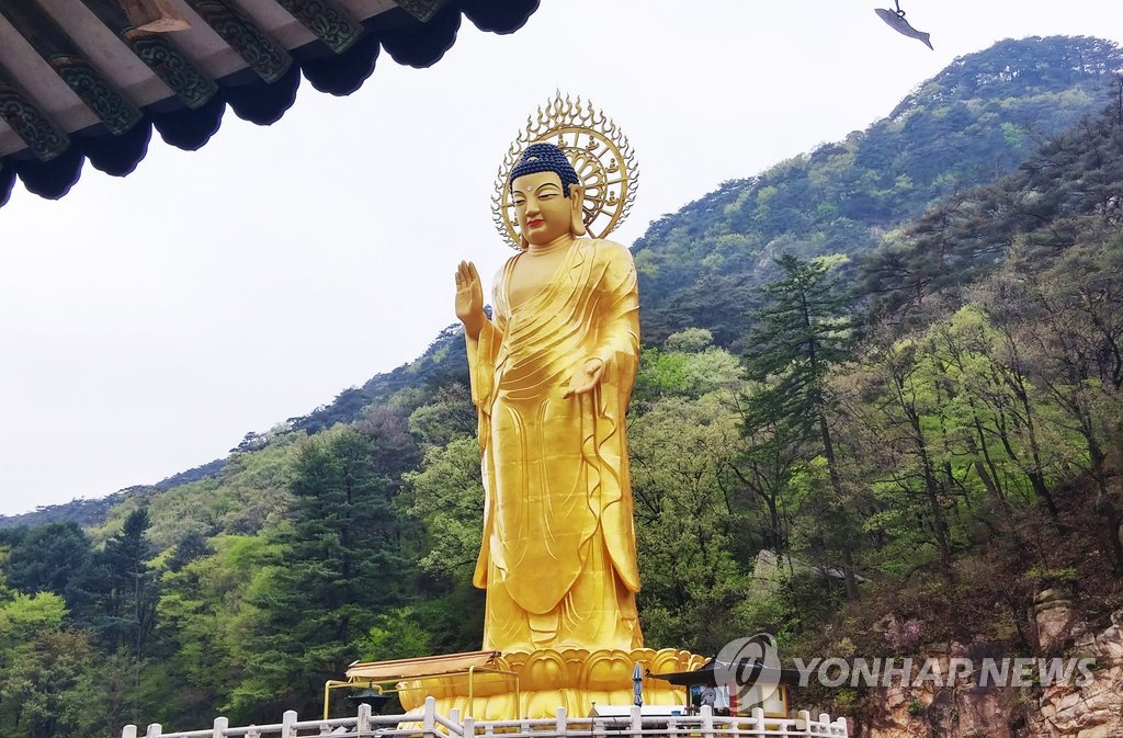 황금 광채 되찾은 법주사 미륵대불