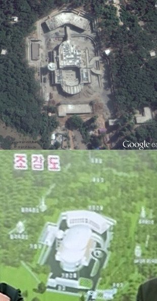 구글어스의 위성사진을 판독한 결과 북한이 5월3일 공개한 국가우주개발국 위성관제종합지휘소가 평양도심의 보통강구역 서재골에 위치한 것으로 확인됐다. 구글어스의 위성사진은 완공되기 7개월 전인 2014년 9월 찍은 것이다. 북한 노동당 기관지 노동신문이 5월3일 공개한 지휘소 전경과 똑같다. 위 사진은 구글어스의 위성사진으로 검색된 새 로켓 발사 지휘소. 아래 사진은 노동신문이 공개한 지휘소 조감도.2015. 5.5
nkphoto@yna.co.kr
< 위 사진 크레디트는 (구글/연합뉴스)로 표기해야 하며 뉴뉴스보도 목적으로만 사용가능(판매금지) 합니다.>
