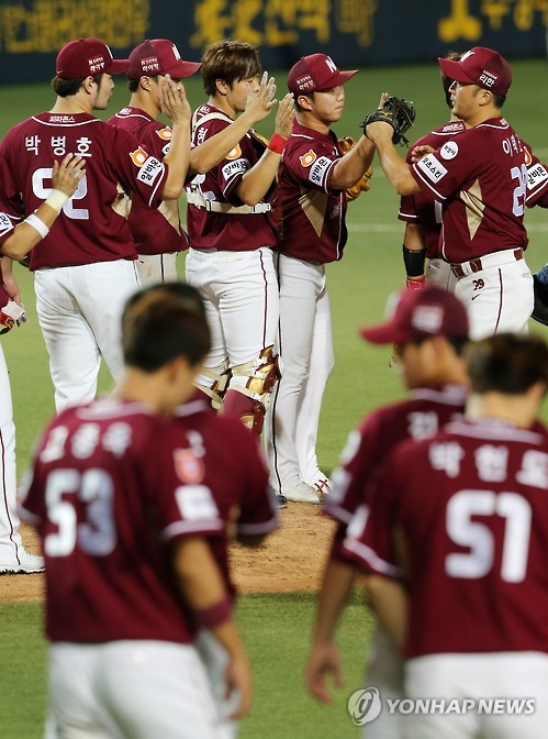 넥센, 삼성 12-3으로 눌러