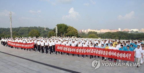 北, 김일성·김정일 동상 헌화