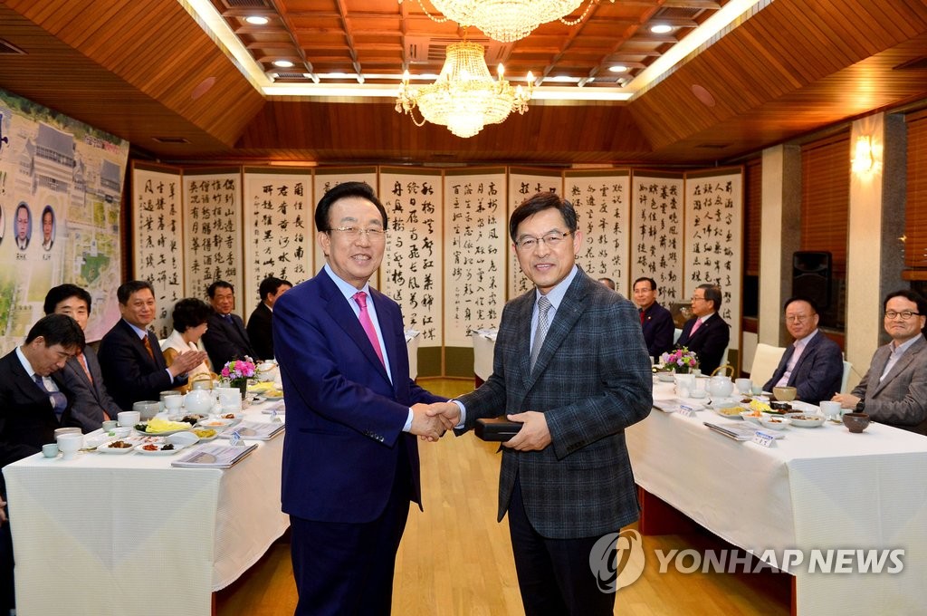"지역인재 채용 늘려주세요"