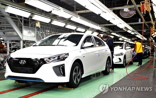 작년 12월 산업생산 1.2% 증가…소비는 두 달째 감소(종합) - 1