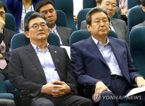 사진은 이한구(왼쪽)공천관리위원회의 수장과 새누리당 김무성 대표. <<연합뉴스 자료사진>>