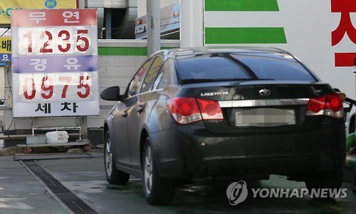 국제유가 하락 '진정세'…부천 경유 900원대 주유소