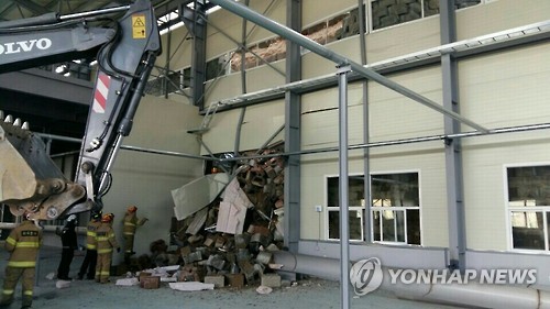 김해 산단 공사 축대 붕괴 현장