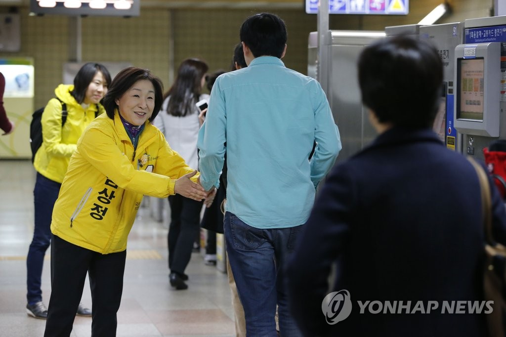 <총선> 정의당 심상정 '출근 인사'