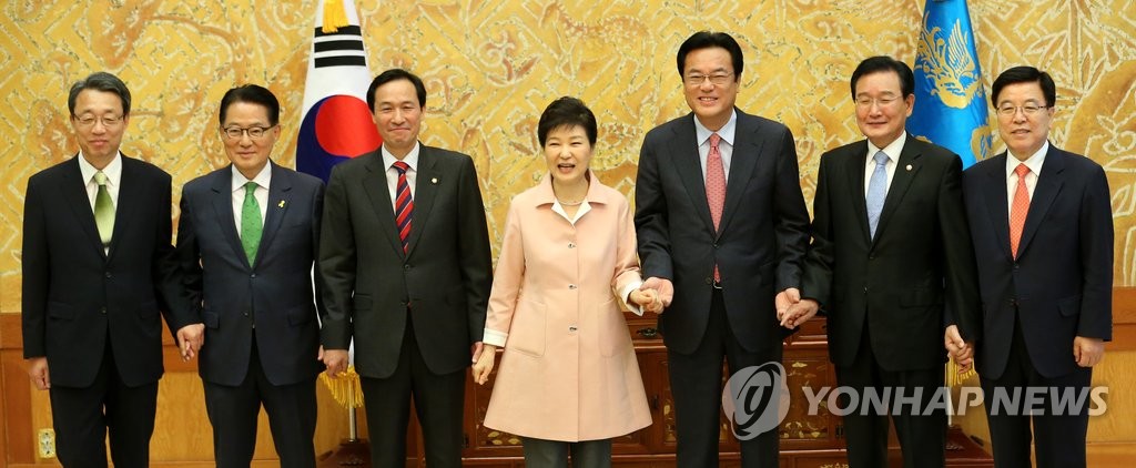 화기애애..박 대통령 여야 지도부 회동