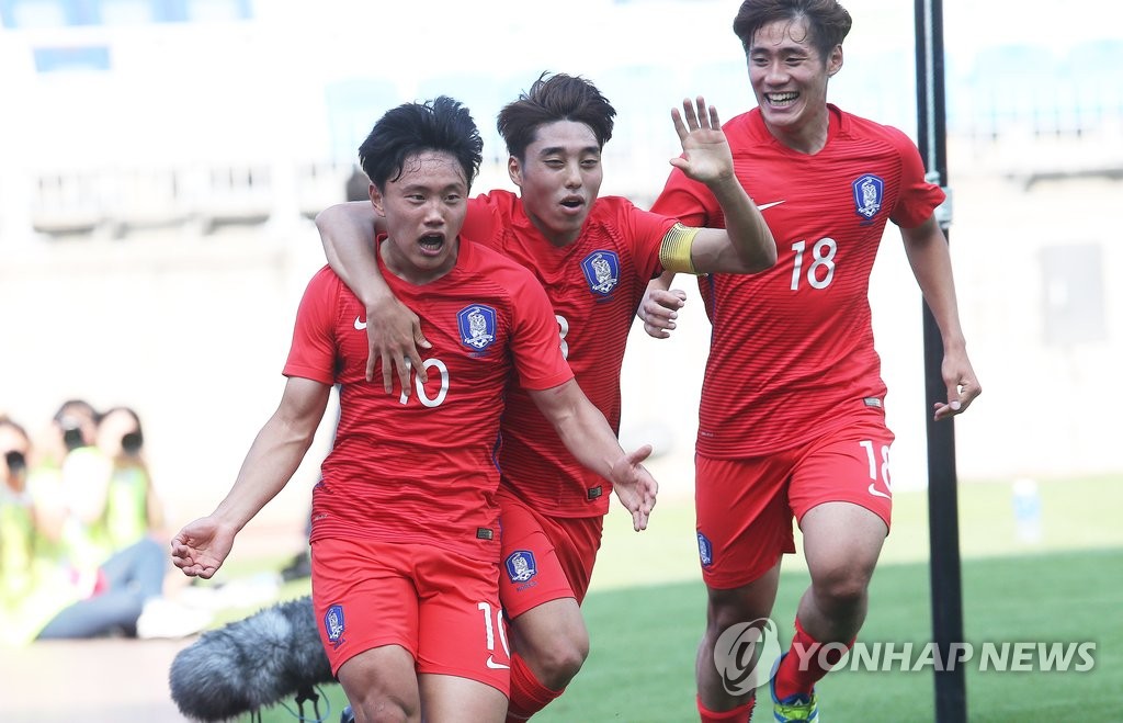 기뻐하는 대한민국 선수들