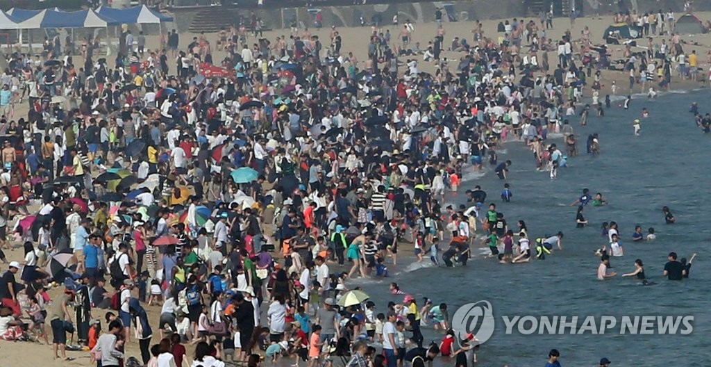5월 더위 해운대 북적