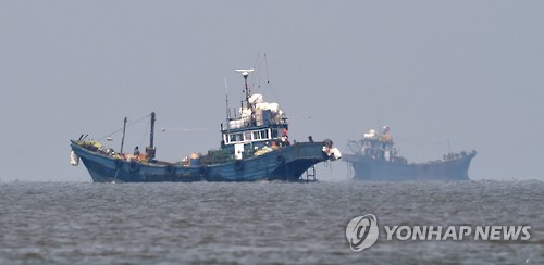 한강하구에서 불법조업하는 중국어선