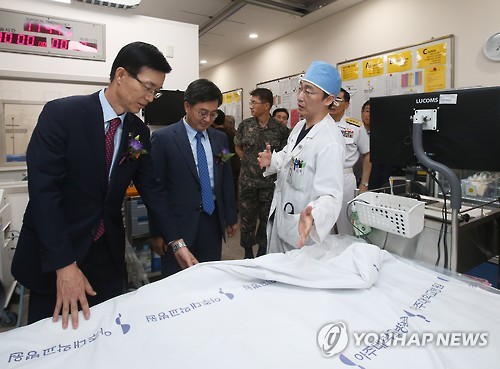 권역외상센터 둘러보는 방문규 차관