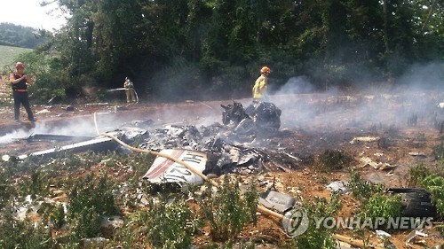 사고 경비행기 낙하산 장착 기종…급추락 도중 안펼쳐져 - 2