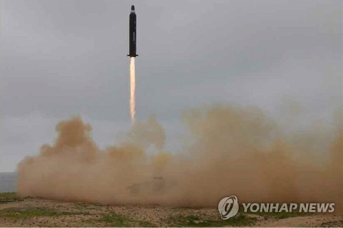 北, 중장거리 미사일 '화성-10' 시험발사 사진 공개
