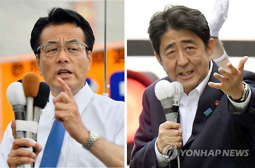 아베와 오카다 가쓰야(왼쪽)