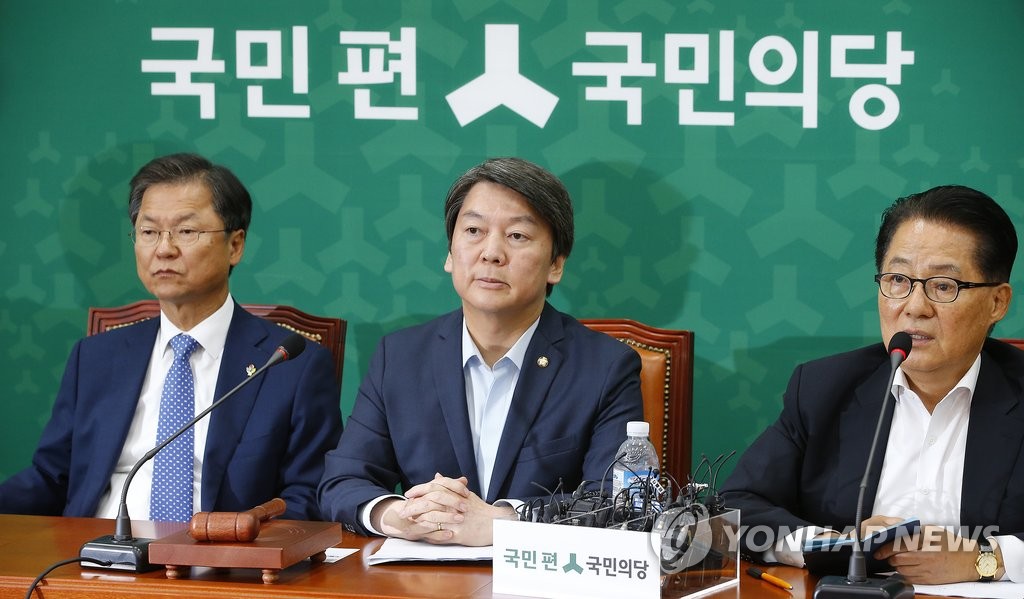 박지원 발언듣는 국민의당 두 대표