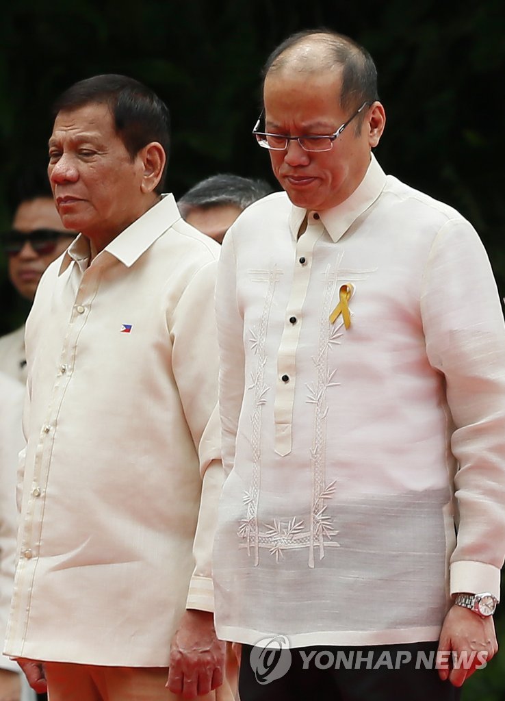 나란히 선 필리핀 新·舊 대통령