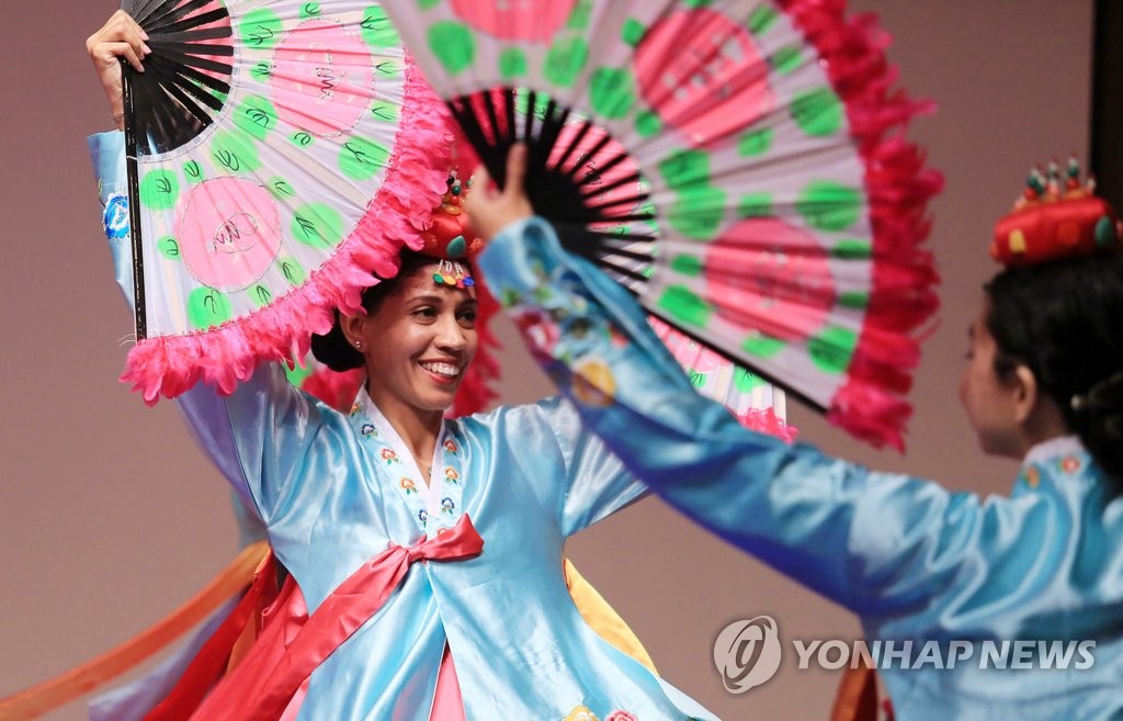 부채춤 추는 쿠바 한류팬