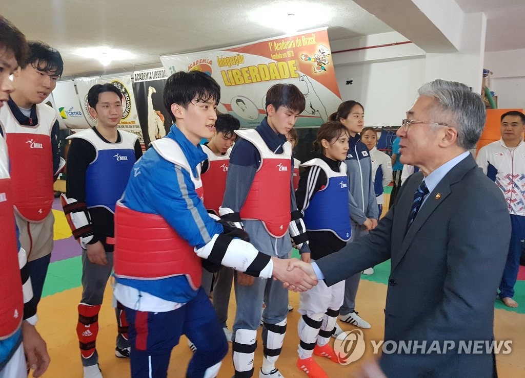 김종덕 장관, 상파울루서 훈련 중인 태권도 선수단 격려