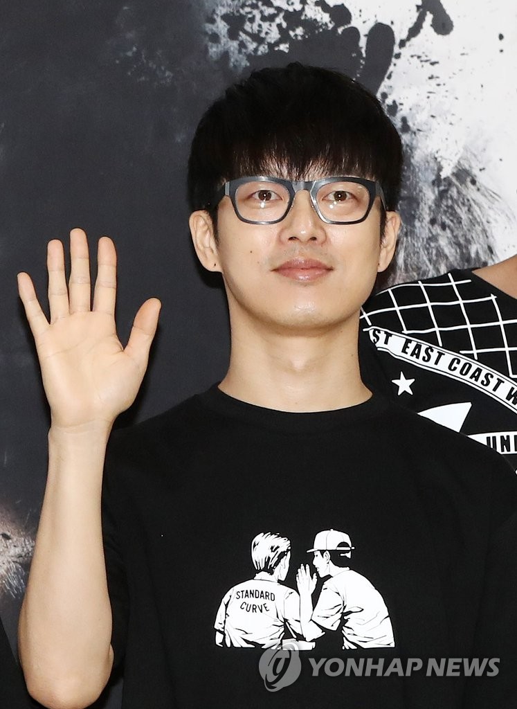 손인사하는 하현우