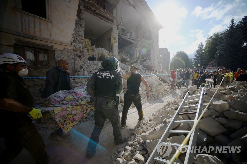 이탈리아 지진 희생자 수습
