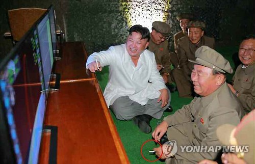 김정은과 맞담배 피우는 리병철