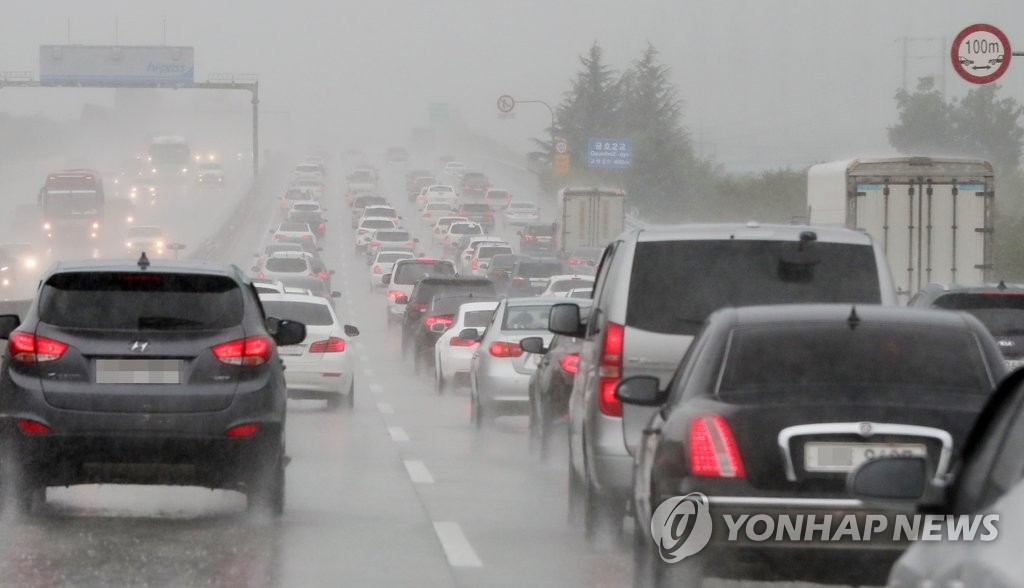 빗속을 뚫고 집으로