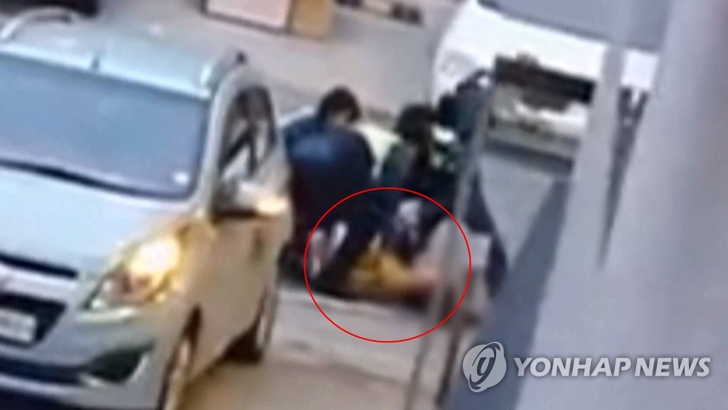 흉기소동 벌이다 붙잡힌 여성