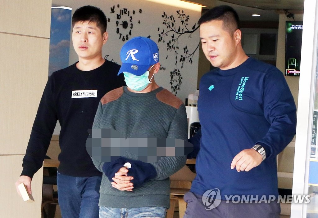 입양한 6살 딸 살해 뒤 시신 불태운 혐의로 체포된 양부