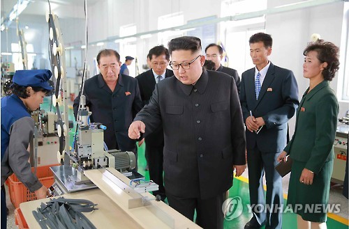 北김정은, 만경대혁명사적지기념품공장 시찰
