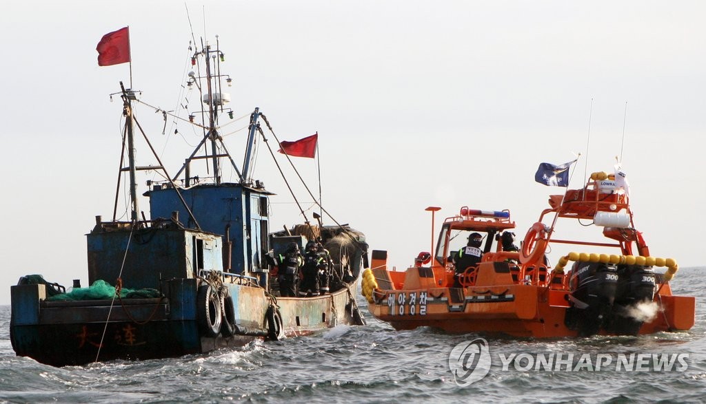 중국 어선 단속하는 고속단정