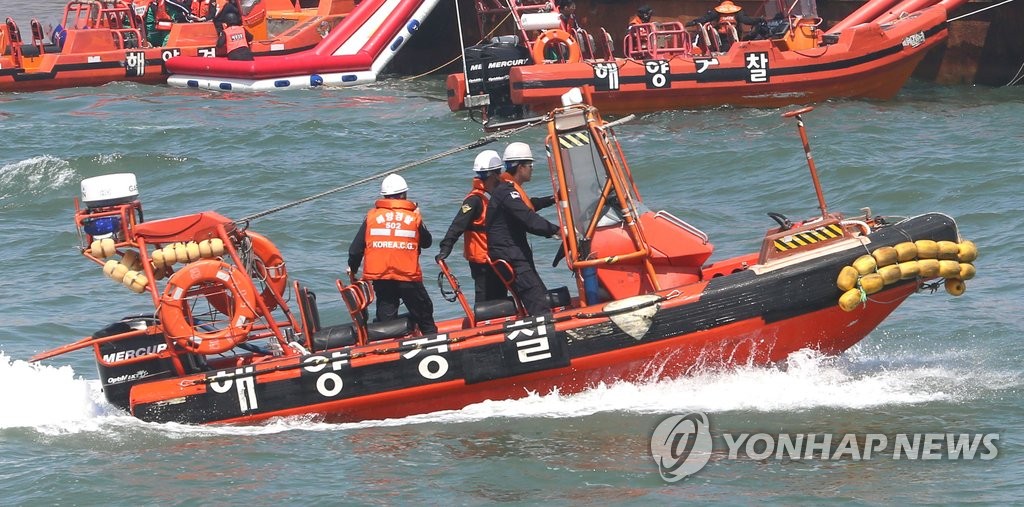 서해 상에서 훈련 중인 고속단정