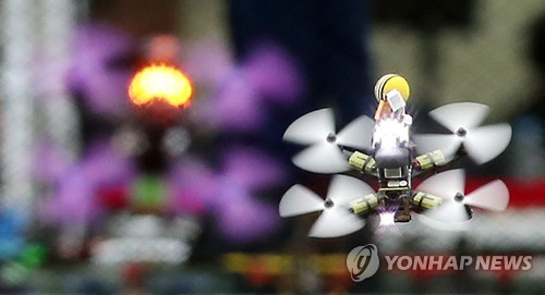 질주하는 드론들