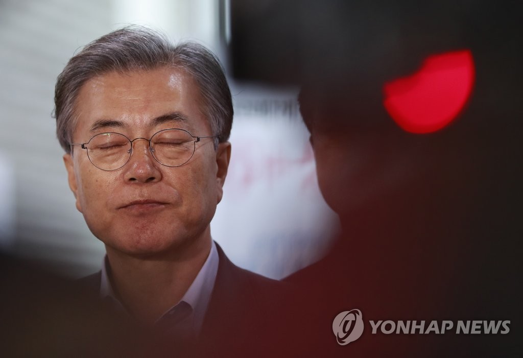 <임기내 개헌> 문재인 "블랙홀 필요한 상황이 된건지 의아"